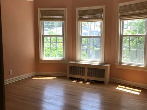 709 Greenwood Avenue image 1 of 11