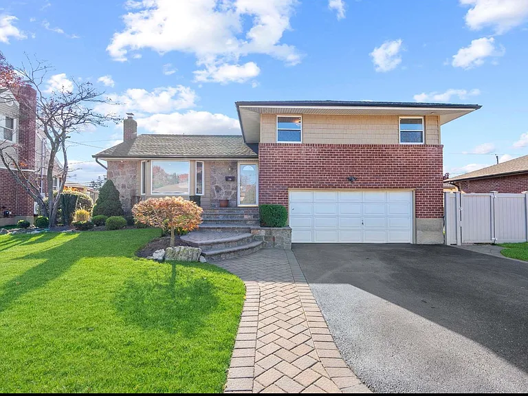 29 Birchwood Park Dr — Photo 1