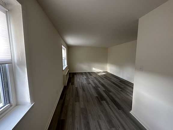 4th image of 968 Van Duzer St #2A