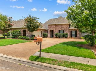 309 Gladeview Pl, Brandon, MS 39047