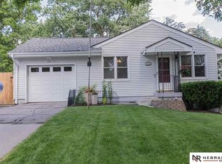 7711 N 38th St, Omaha, NE 68112