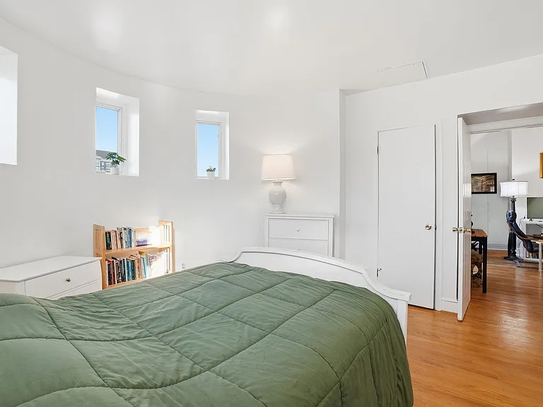 301 G St NE #32 — Photo 11