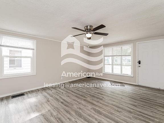 3rd image of 810 Roosevelt St