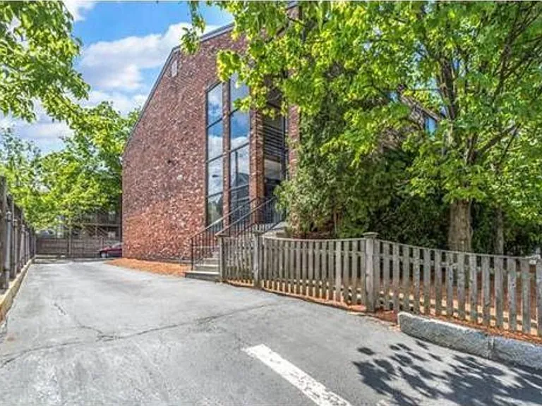 10 Roberts St #34 — Photo 3