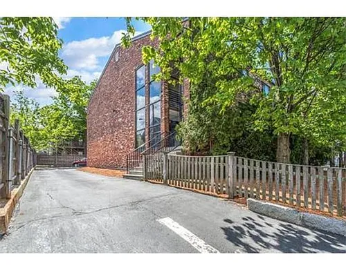 10 Roberts St Photo 1