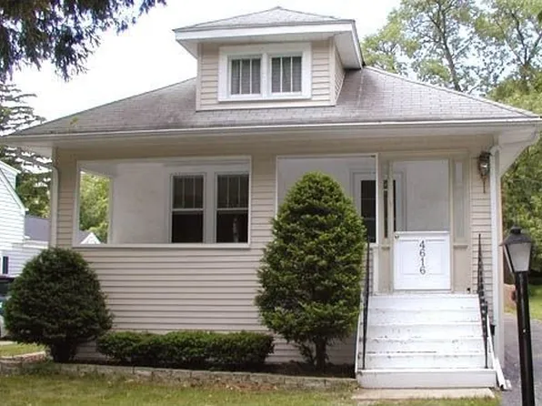 4616 Washington St, Downers Grove, IL 60515