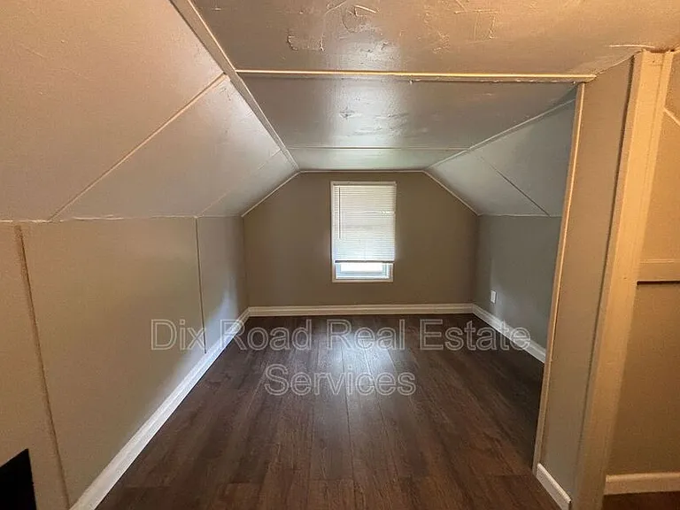 660 Gramont Ave — Photo 21