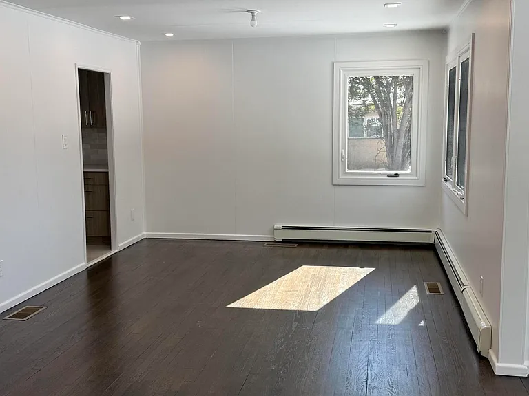 474 Monmouth Rd — Photo 9
