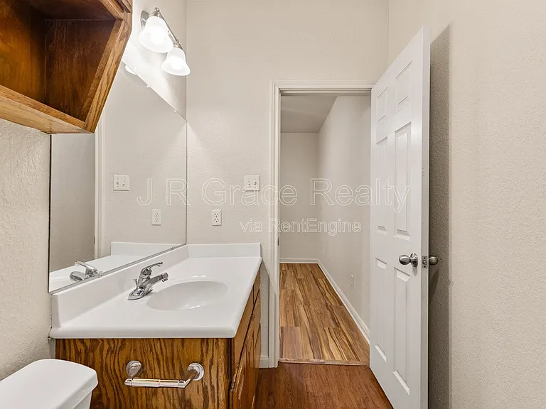 2100 Breezy Dr — Photo 20
