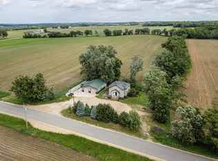 N2902 Hilltop Rd, Markesan, WI 53946