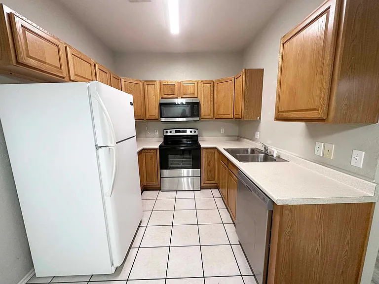 10000 Shadowview Dr #A — Photo 6