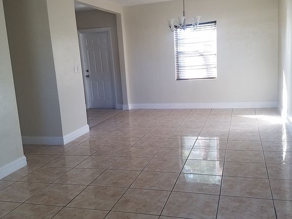 3rd image of 14300 Graves Dr