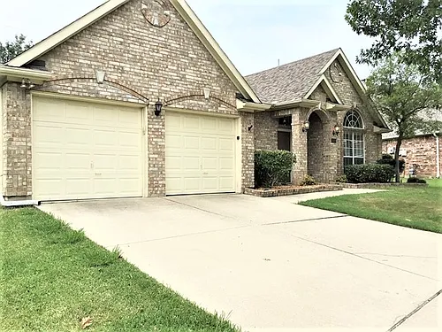 929 Kingwood Cir Photo 1
