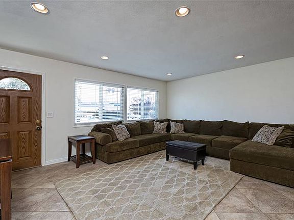 3rd image of 1229 Coventry Ave