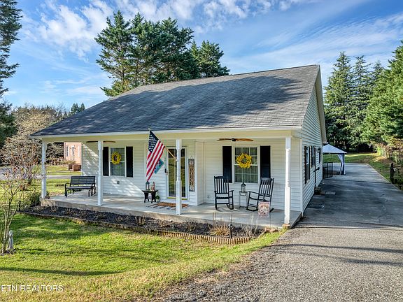 3rd image of 413 Sandy Springs Rd