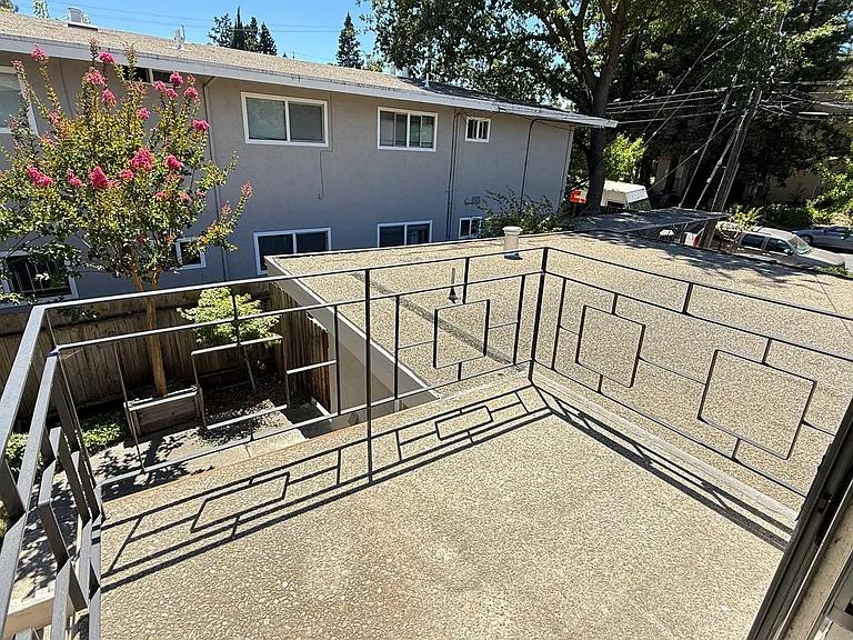 190 Sierra Dr #C — Photo 13