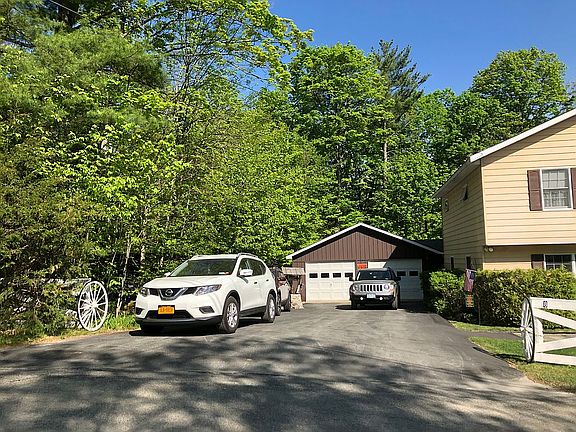 3rd image of 8 Fleury Ln