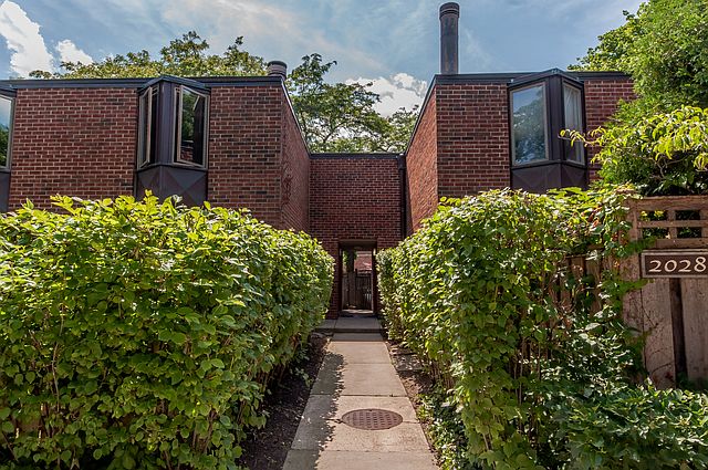 1st image of 2026 N Larrabee St #0
