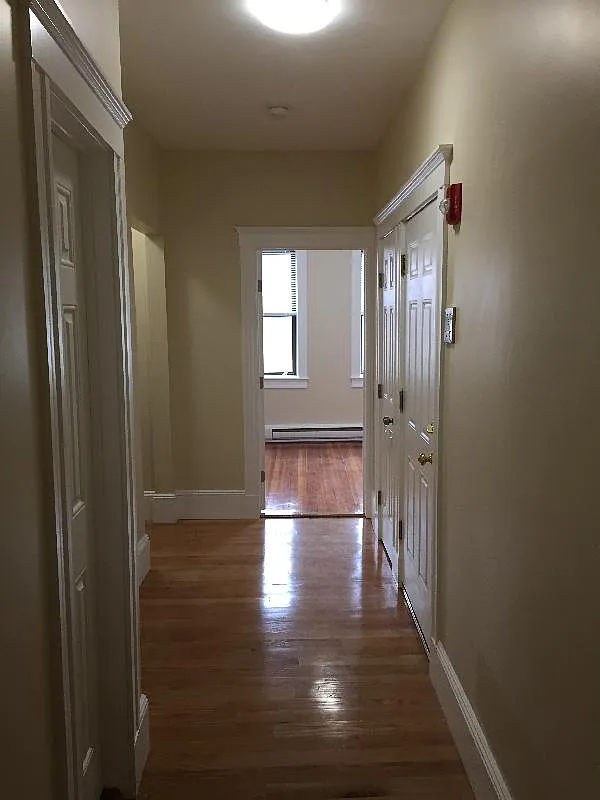 4 bed, 999 sqft, $4,000 — Photo 2