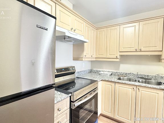 4th image of 135 James St S #608