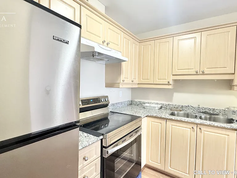 135 James St S #608 — Photo 4