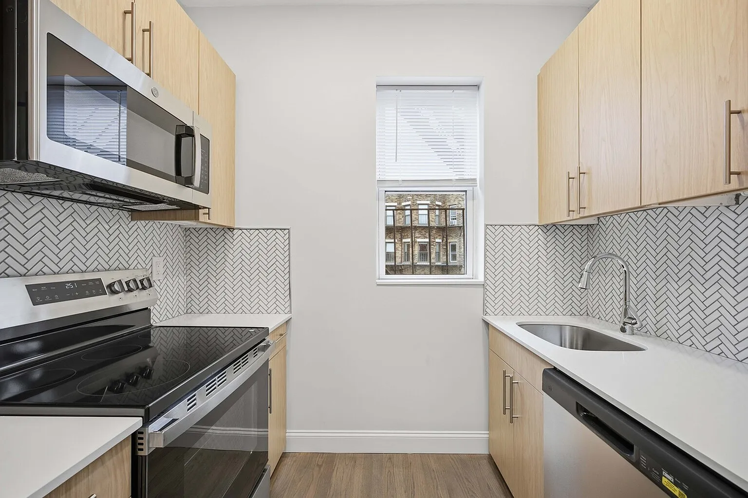 98-106 Queensberry Street — Photo 2