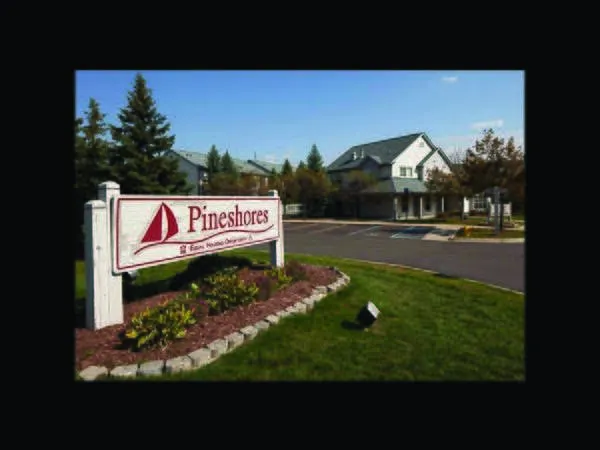 Pineshores Apartments — Photo 2