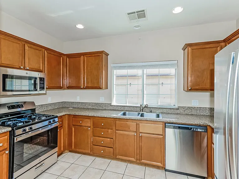 921 Sunny Acres Ave — Photo 9