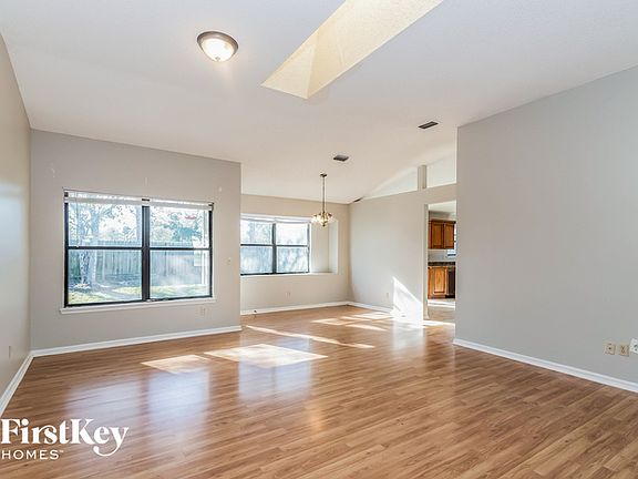 5th image of 7846 Moss Pointe Trl W