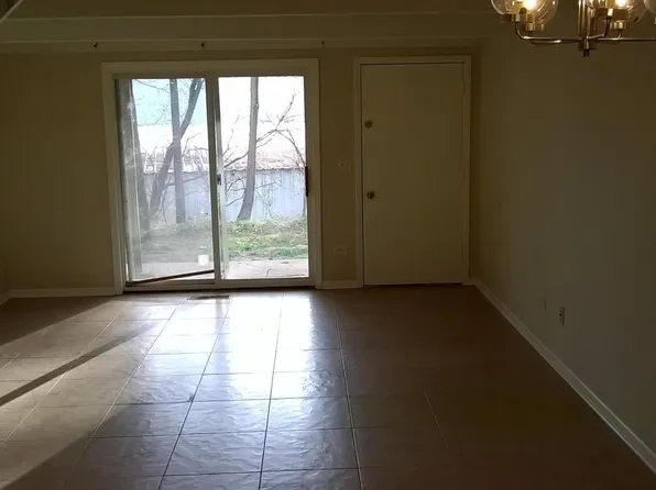 126 Cora Ave APT A, Fox Lake, IL 60020