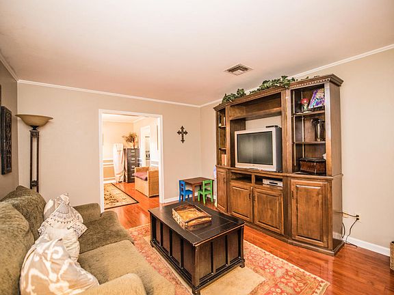 5th image of 107 Cabildo Dr