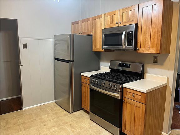 4th image of 2100 East Dr