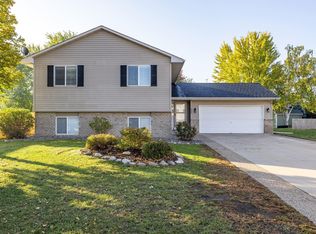 305 Shea St, Belle Plaine, MN 56011