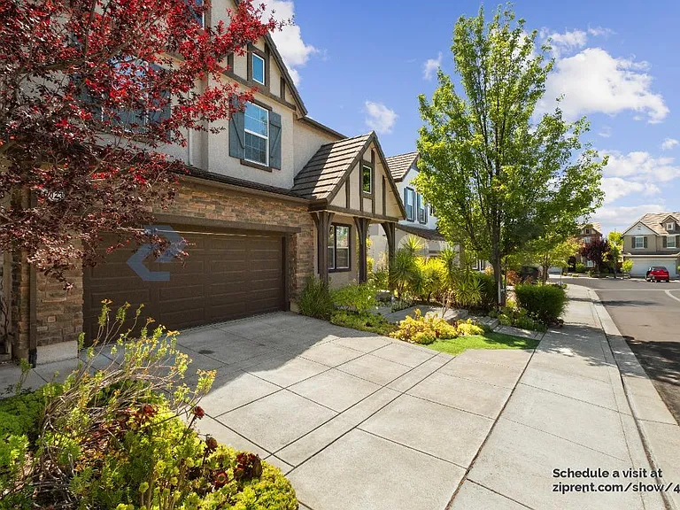5023 Queensbury Way — Photo 3