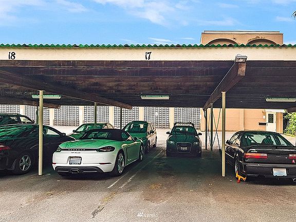 Covered Parking Space #17>