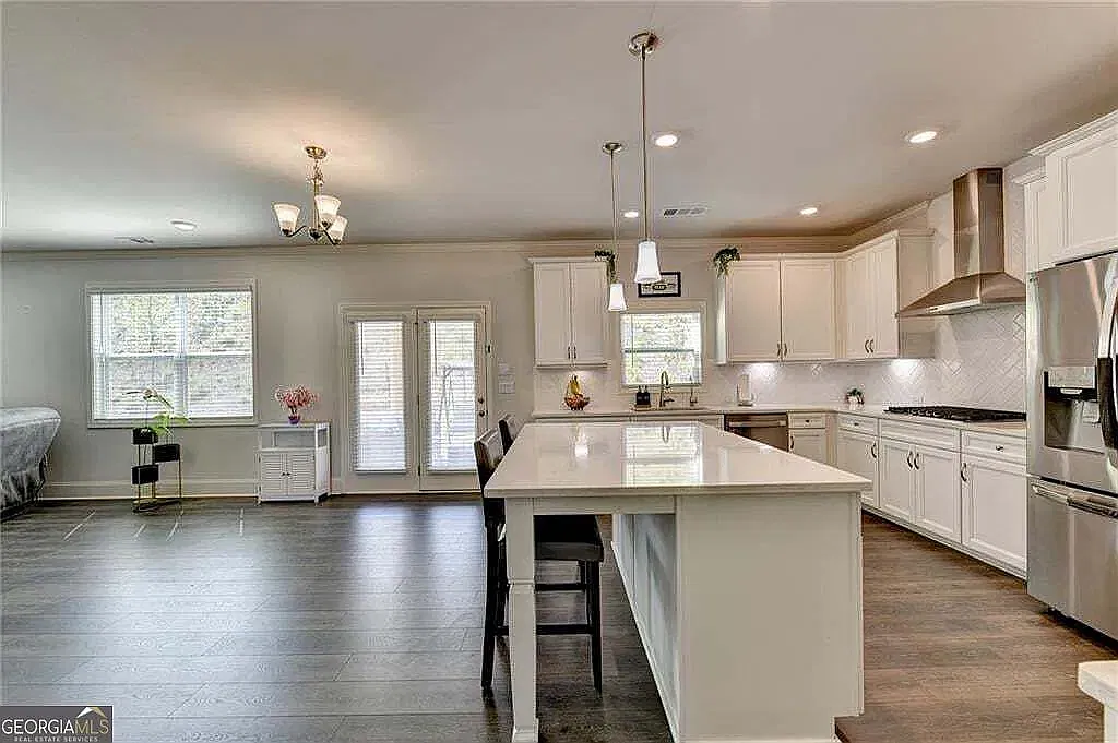 5 bed, 3798 sqft, $3,200 — Photo 4