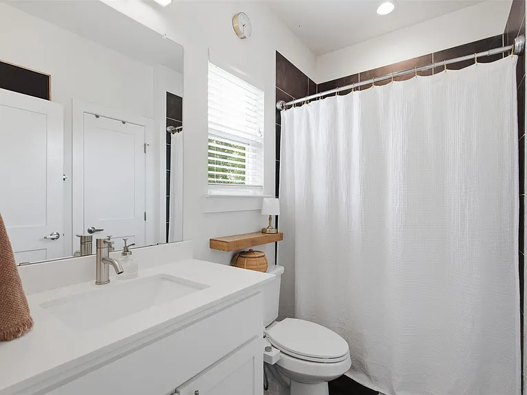 1134 Chicon St #A — Photo 25