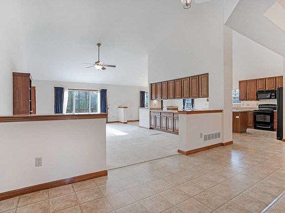 3rd image of 8198 Manitou Dr