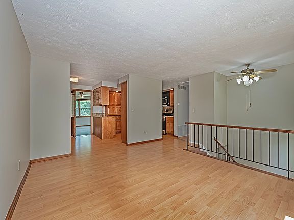 5th image of 304 Meadow Dr