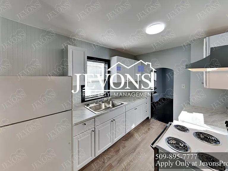 807 N 1st St — Photo 2