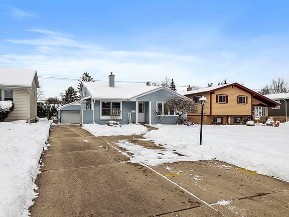 2nd image of 1136 S Summit Ave