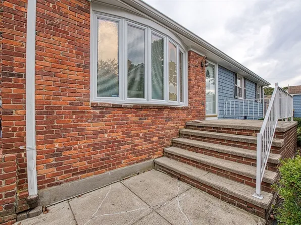 325 Bullock St, Fall River, MA 02720