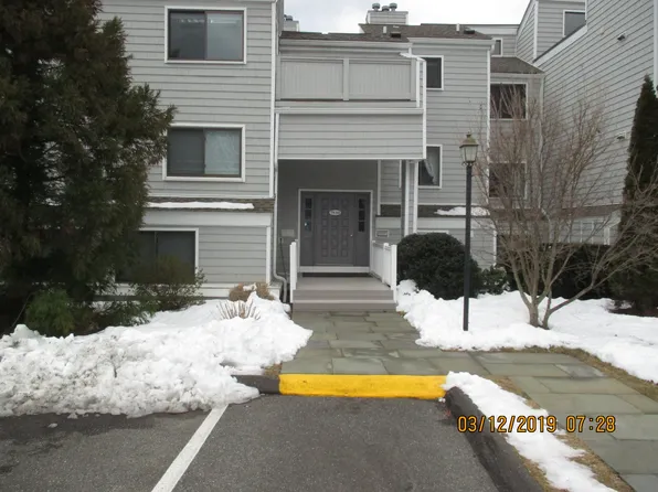 80 Rowayton Woods Dr, Norwalk, CT 06854