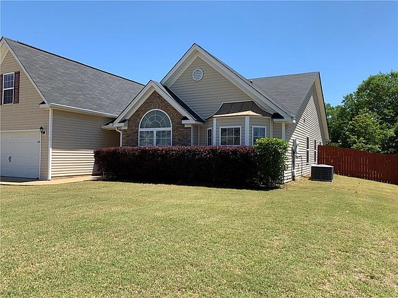 2nd image of 11 Oakwood Dr