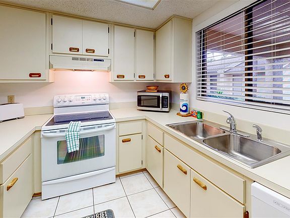 3rd image of 35 Village Las Palmas Cir