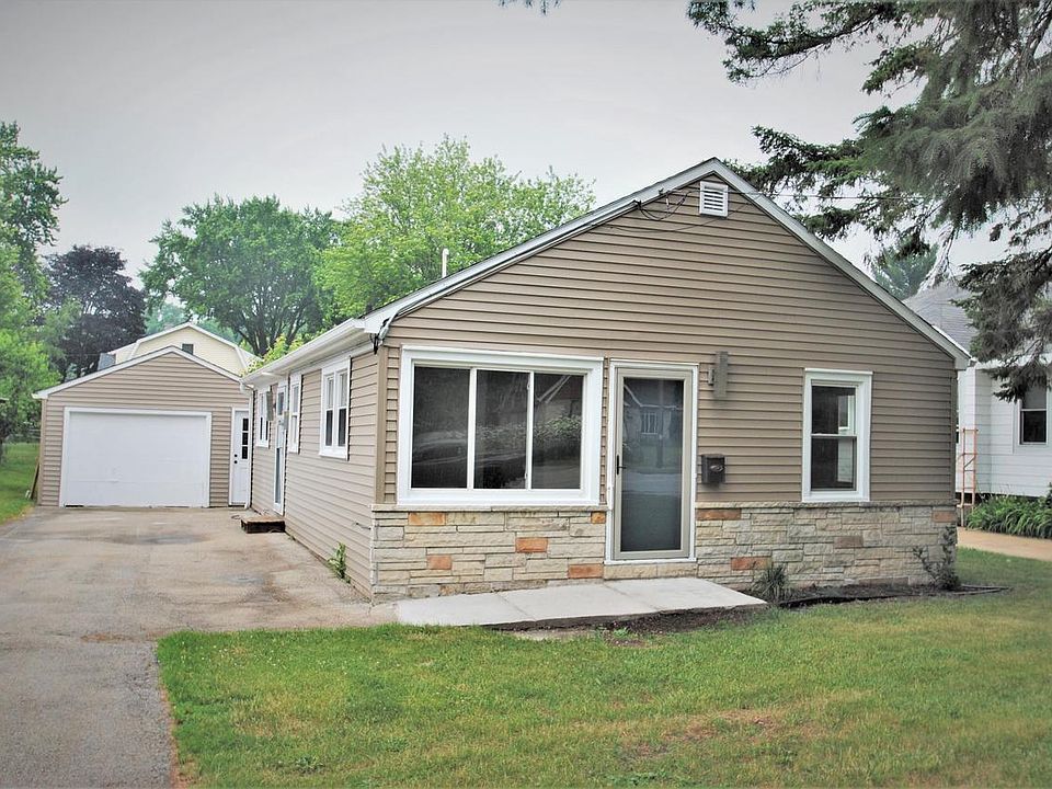 1304 North Grandview BOULEVARD, Waukesha, WI 53188 Zillow