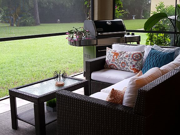 Large screen porch