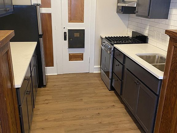 3rd image of 3919 N Morris Blvd APT 205