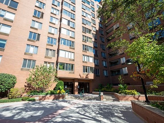 2nd image of 801 S Plymouth Ct APT 1007