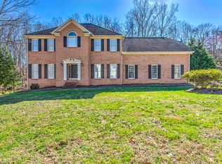 16 Riverside Dr, Oak Ridge, TN 37830